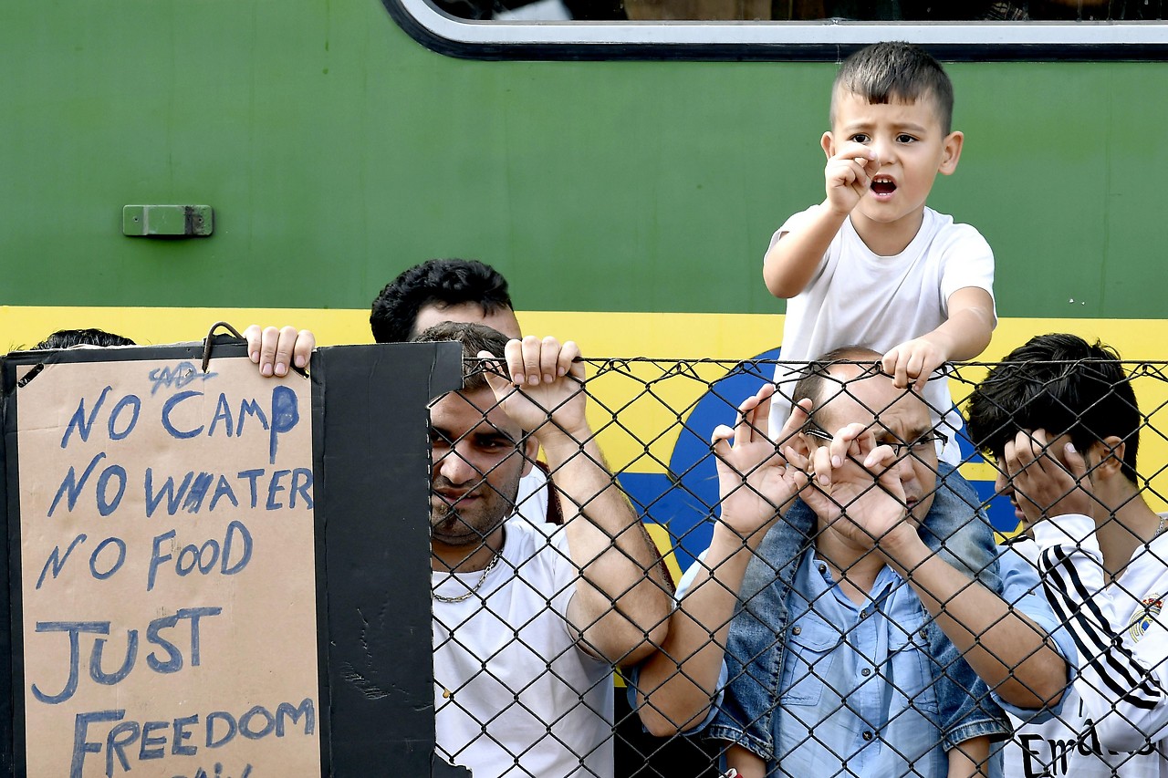 Flüchtlinge auf dem Bahnhof Bicske am 4. September 2015