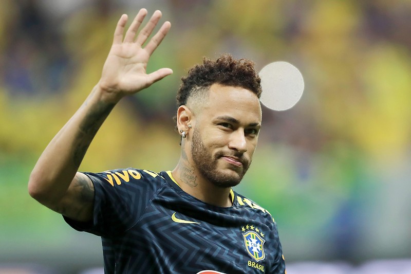 Neymar winkt