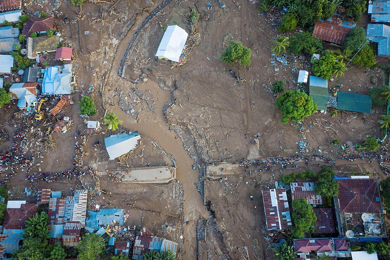 Pemandangan udara kerusakan setelah banjir di Indonesia 