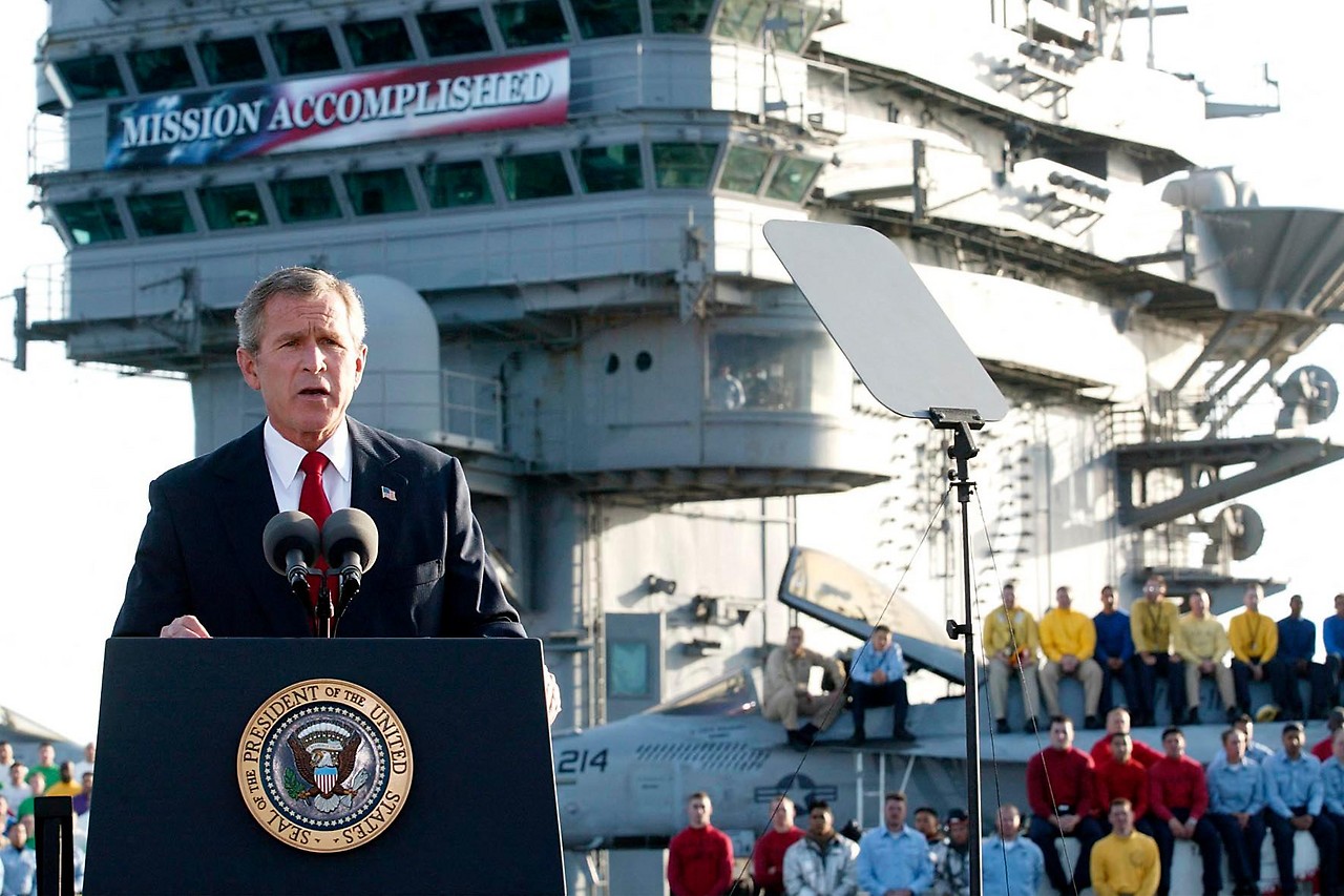 George W. Bush auf dem Flugzeugträger Abraham Lincoln am 01. Mai 2003