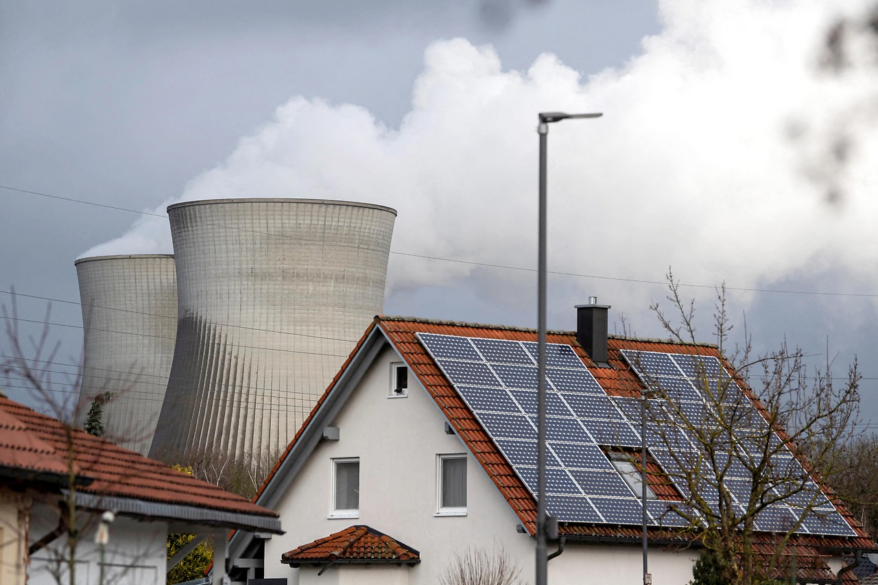 Archive image of the nuclear power plant in Gundremmingen, Germany