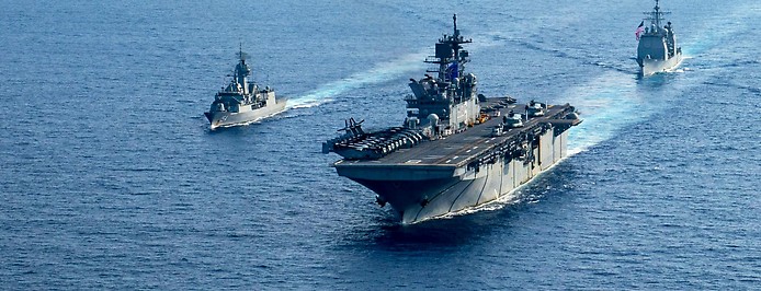 US-Navy Schiffe im Ozean