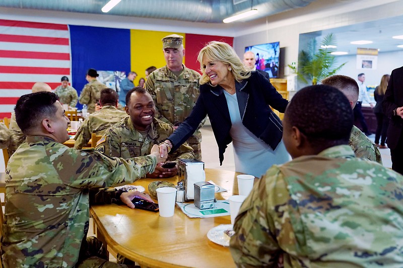 US-First-Lady Jill Biden besucht US-Soldaten in Rumänien