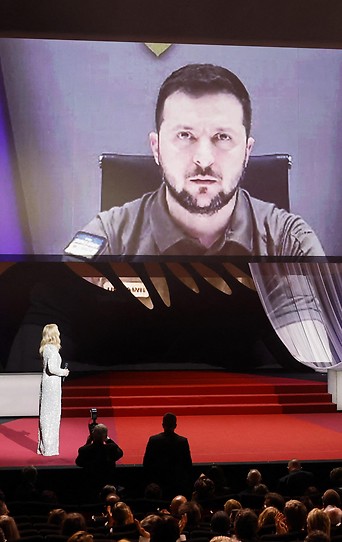 Volodymyr Zelenskyy auf einem Bildschirm beim Cannes-Filmfestival