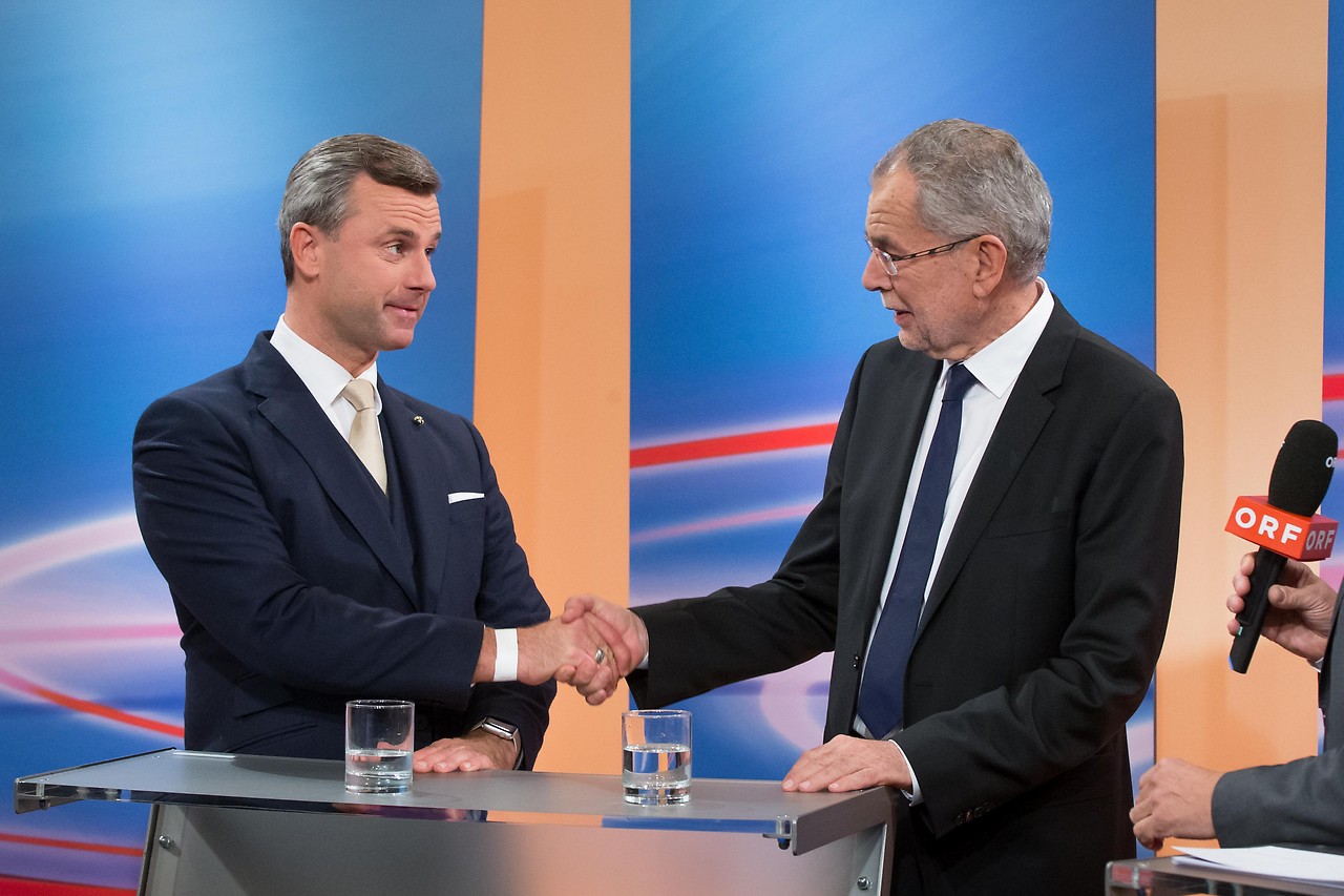 Bundespräsident Van der Bellen und Norbert Hofer (FPÖ) bei einer Debatte in 2016