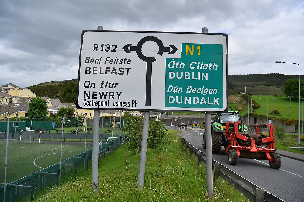 Traktor an der Grenze von Nordirland