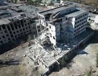 Zerstörtes Gebäude in Sjewjerodonezk, Vogelperspektive