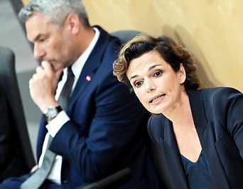 SPÖ-Chefin Pamela Rendi-Wagner und Bundeskanzler Karl Nehammer (ÖVP) 