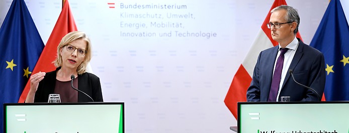 Klimaschutzministerin Leonore Gewessler und E-Control-Vorstand Urbantschitsch 
