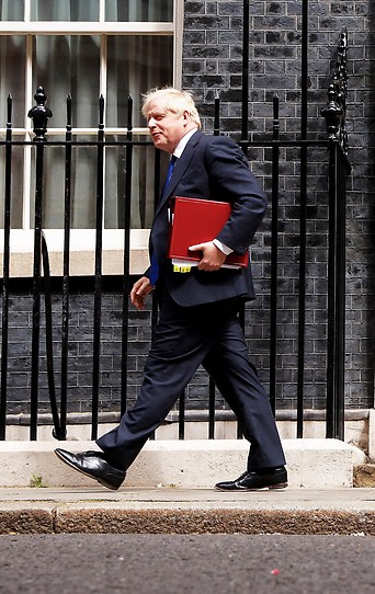 Boris Johnson in der Downing Street in London