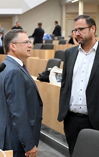 ÖVP-Klubobmann August Wöginger und Christian Hafenecker (FPÖ)