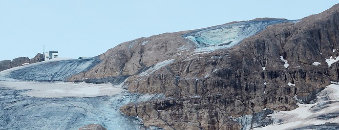Abgebrochene Eisplatte in den Dolomiten