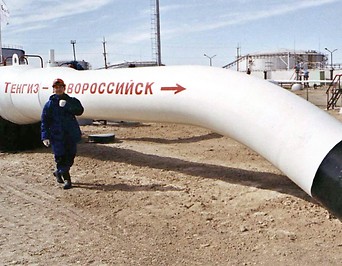 Ölpipeline in der kasachischen Hafenstadt Atyrau