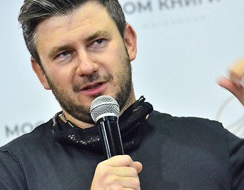 Dmitri Gluchowski bei Rede