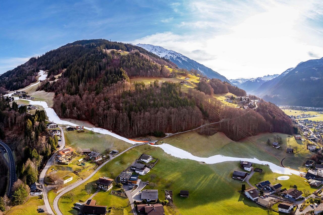 Blick auf eine Skipiste in Schruns in Vorarlberg