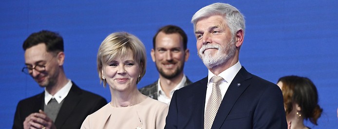 Wahlsieger Petr Pavel zusammen mit seiner Frau Eva Pavlova 