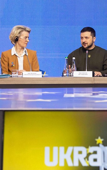 EU-Kommissionspräsidentin Ursula von der Leyen und der ukrainische Staatschef Wolodymyr Selenskyj bei einem Treffen in Kiew