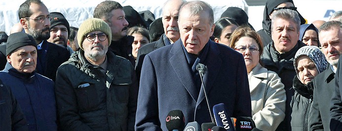 Der türkische Präsident Recep Tayyip Erdogan besucht die vom Erdbeben betroffene Ortschaft Kahramanmaras