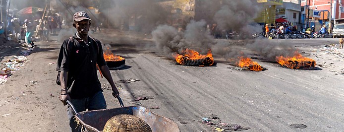 Brennende Reifen in Port-au-Prince