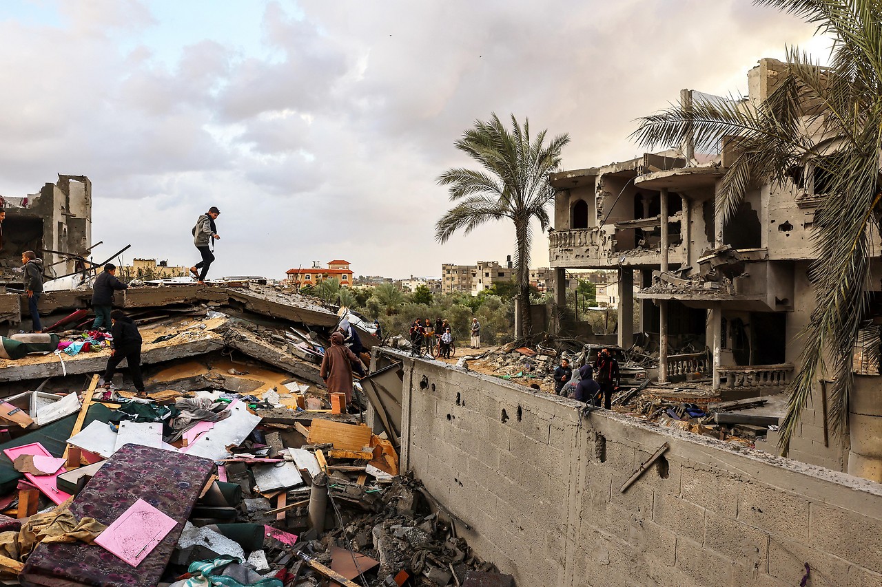 加沙地带南部被毁的建筑物 