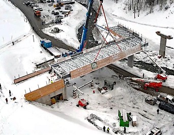 Stahlbrücke in Bau