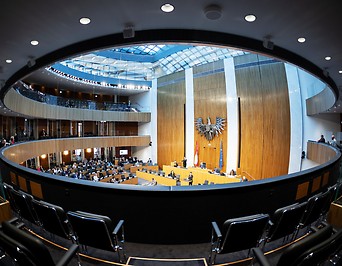Blick in den Plenarsaal des Parlaments