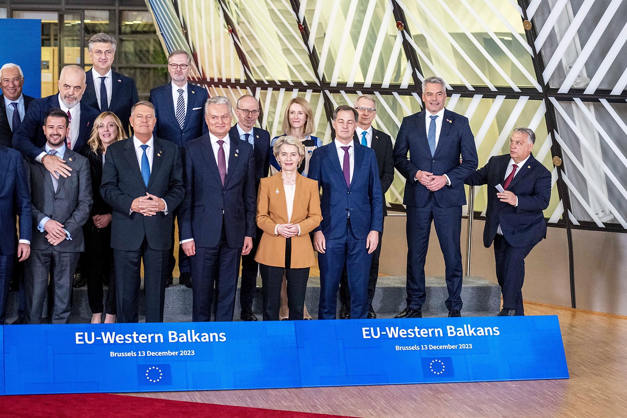 EU politicians prepare for a group photo at the EU summit