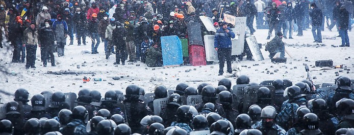 Polizei und Demonstranten in Kiew, 2014
