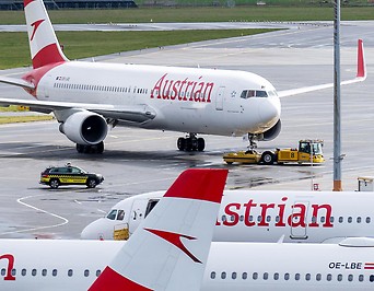 Geparkte Flugzeuge der AUA am Flughafen Wien-Schwechat