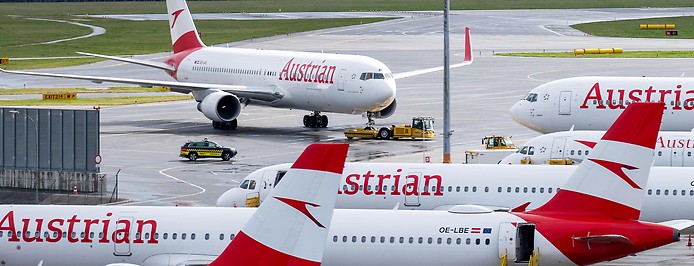 Geparkte Flugzeuge der AUA am Flughafen Wien-Schwechat