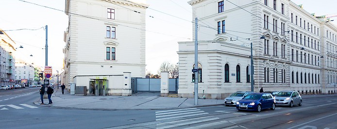 Blick über die Kreuzung zwischen Landstraßer Hauptstraße und Rennweg mit dem Gebäude des ehemaligen BVT