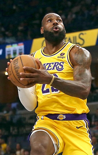 LeBron James (Los Angeles Lakers) in Action