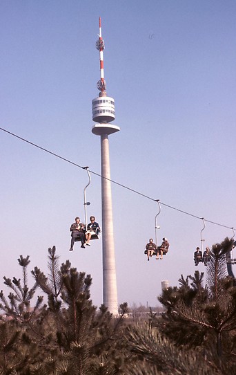 Donauturm und Sessellift, 1964