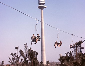 Donauturm und Sessellift, 1964