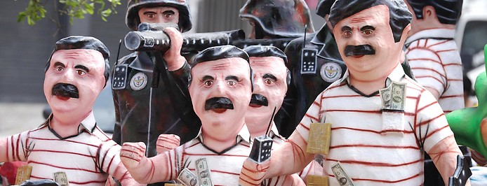 Plastikfiguren in Form des Drogenbarons Pablo Escobar