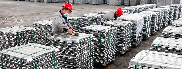 Arbeiter in einer Aluminiumfabrik in Huaibei, China