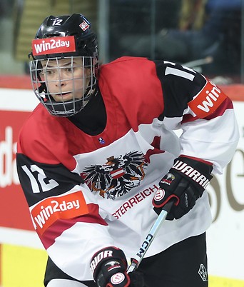 Die österreichische Eishockeyspielerin Anika Fazokas