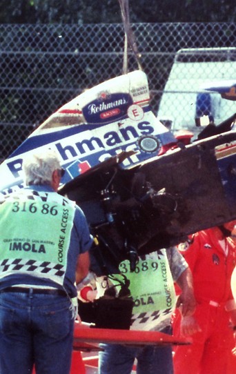 Zerstörtes Auto von Aytron Senna