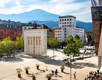 Blick auf Landhausplatz in Innsbruck